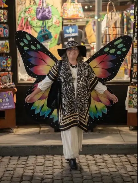 Woman Flying from Butterfly Bench — AI 图像提示词示例