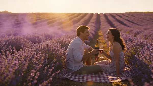 Romantic Picnic in Lavender Field — AI画像プロンプトの例