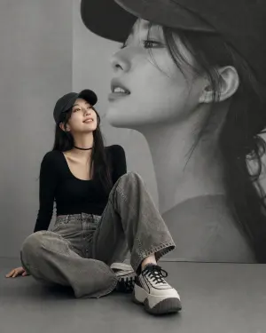 Minimalist B&W Fashion