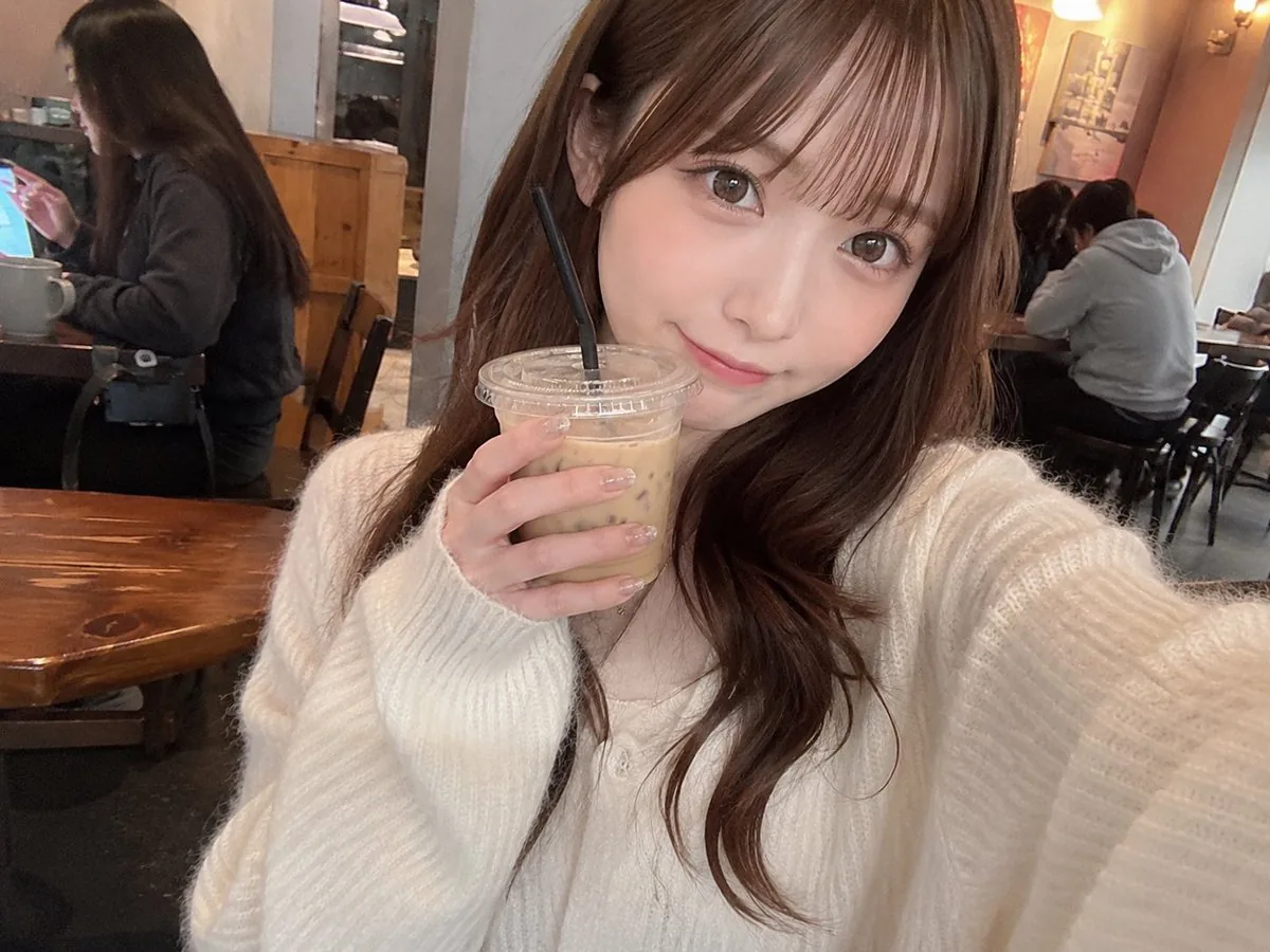 Realistic Japanese Idol iPhone Selfie reference