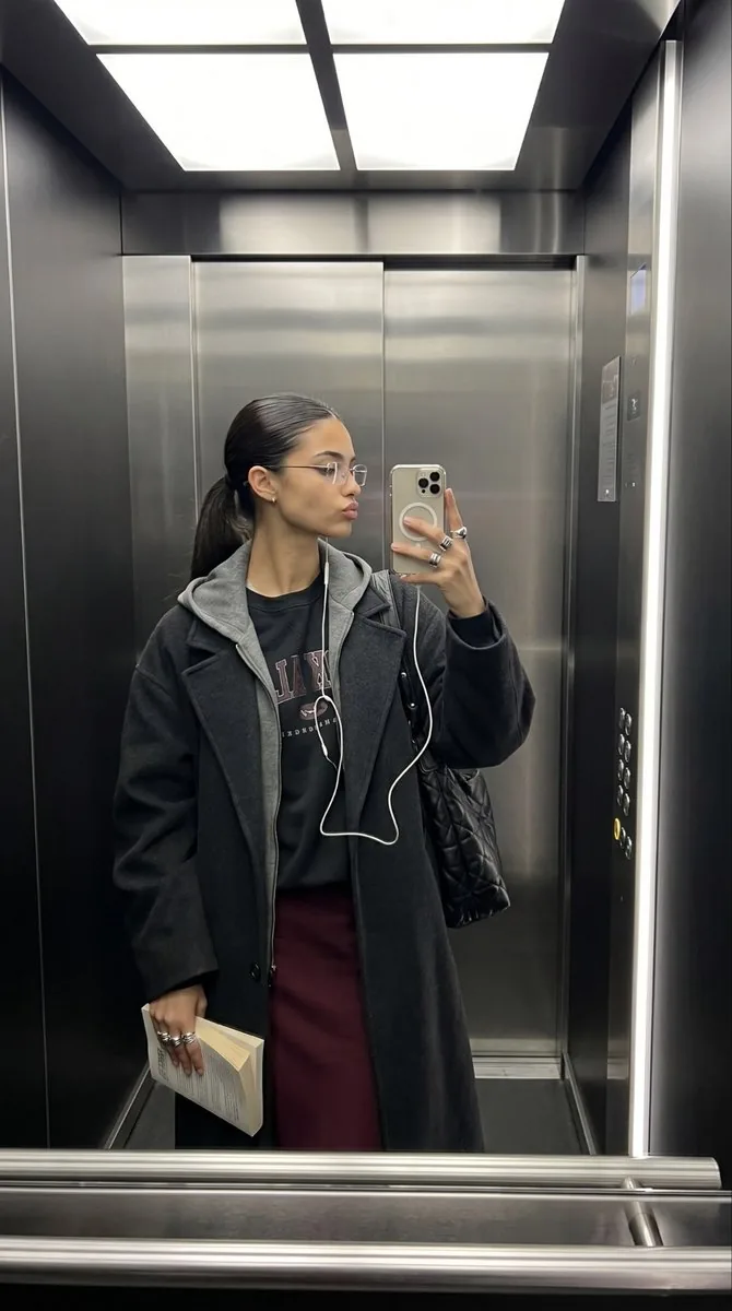 Elevator Mirror Selfie with Book - Nano Banana Pro AI Prompt for Profile / Avatar reference