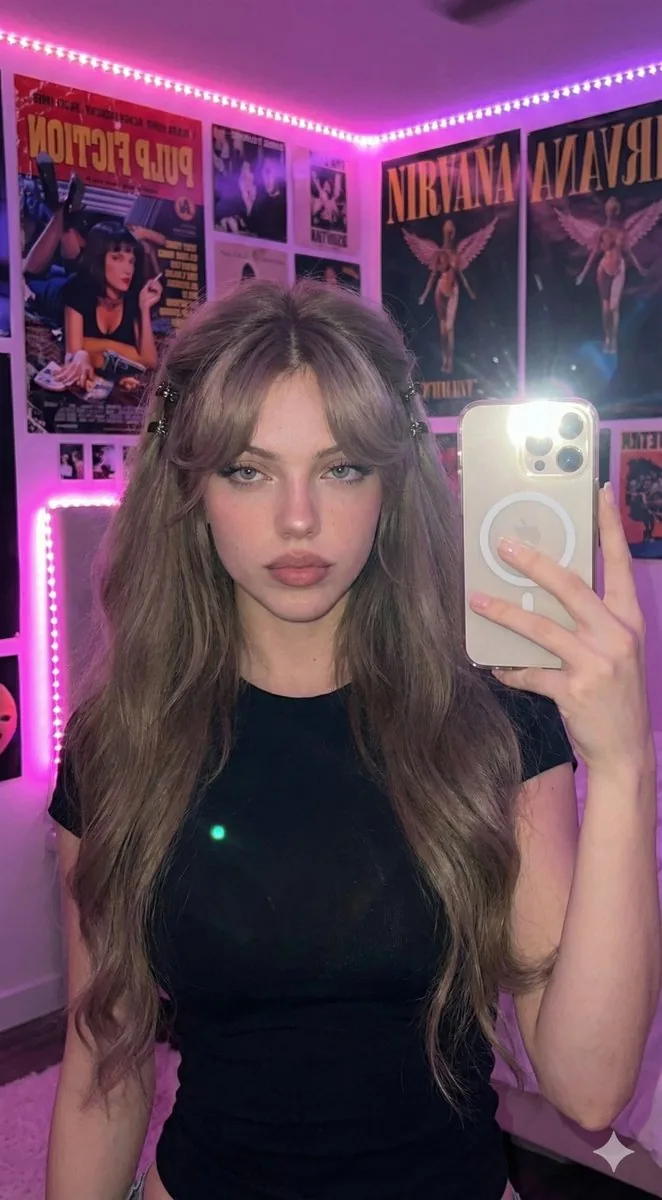Ultra-Realistic 16K Smartphone Flash Selfie - Nano Banana Pro AI Prompt for Profile / Avatar reference
