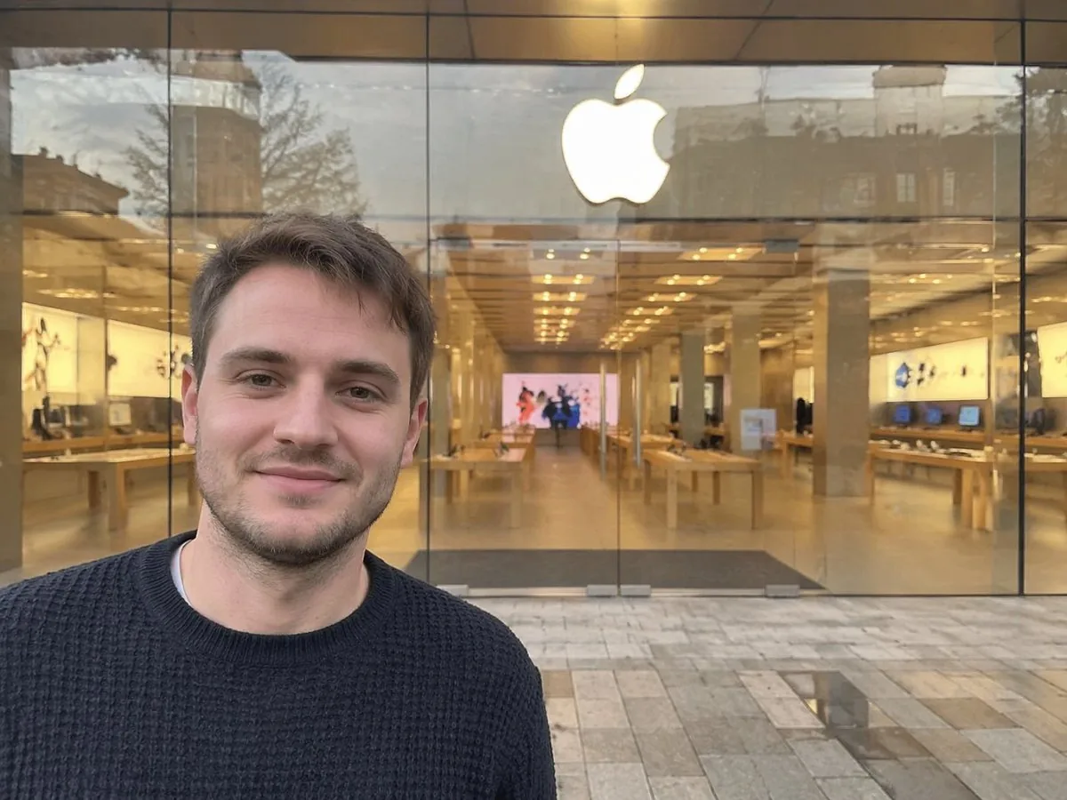 Amateur Apple Store Photography reference
