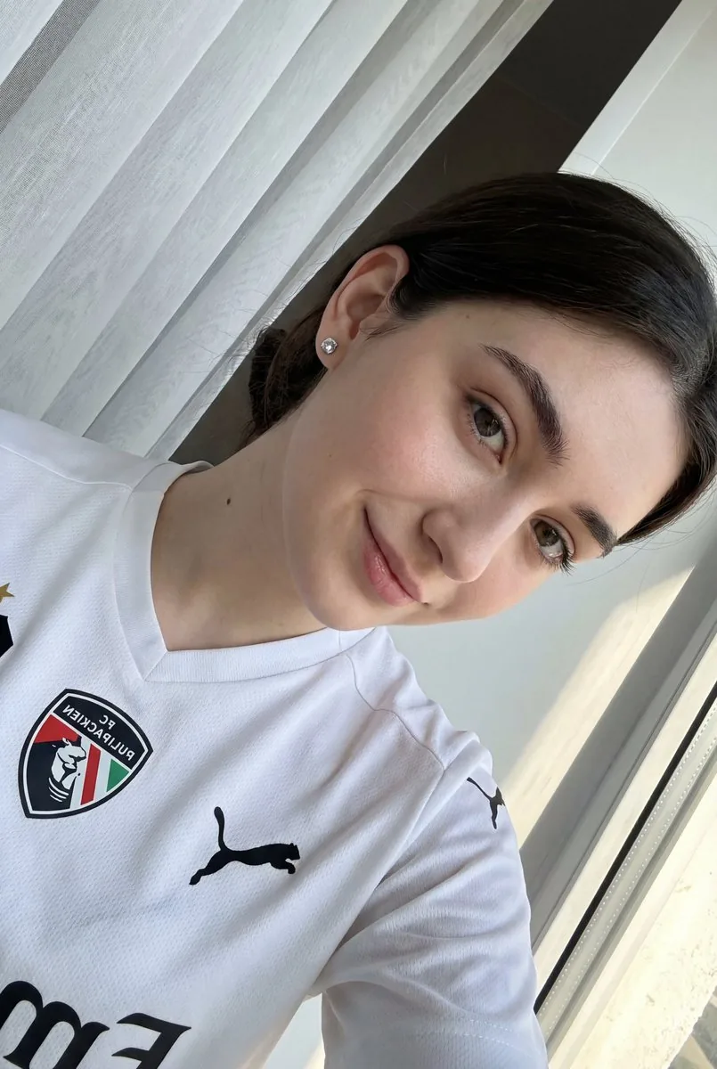 Detailed JSON prompt for a casual portrait of a young woman in a sports jersey - Nano Banana Pro AI Prompt for Social Media Post reference