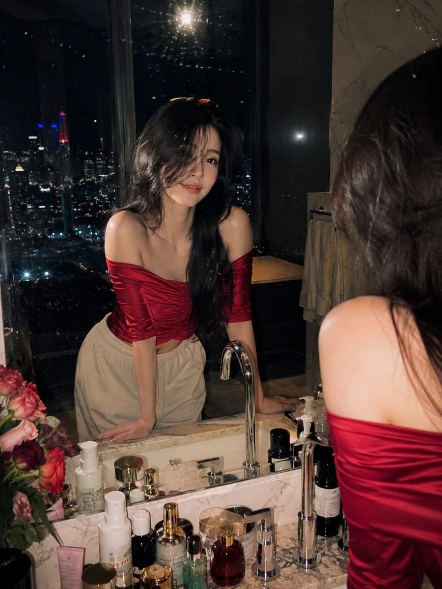 Penthouse Mirror Reflection Portrait reference