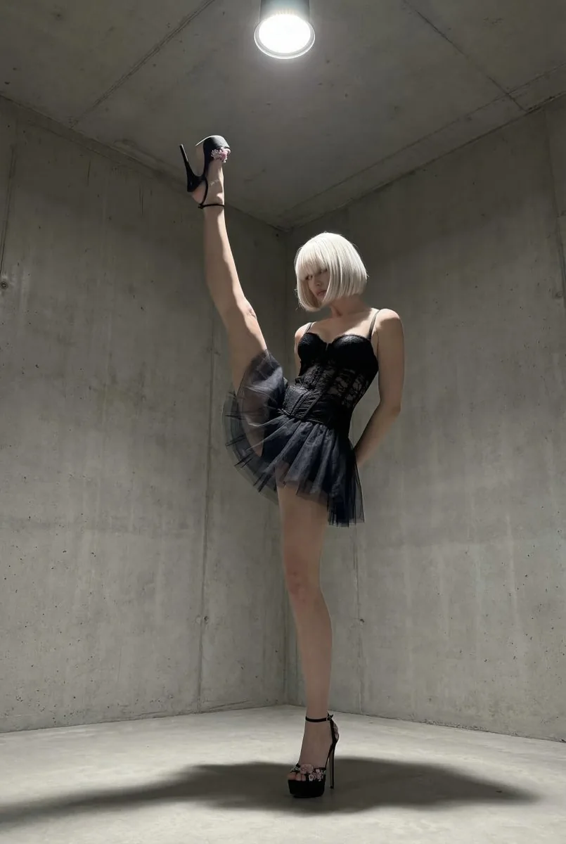 High-Fashion Editorial Portrait in Industrial Studio - Nano Banana Pro AI Prompt for Product Marketing reference