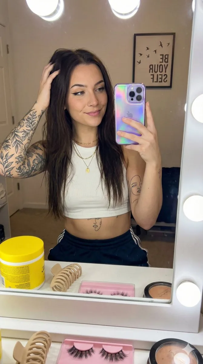 Detailed Social Media Mirror Selfie Portrait - Nano Banana Pro AI Prompt for Social Media Post reference