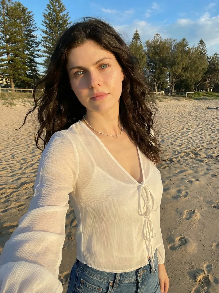 Golden Hour Beach Selfie Prompt - Nano Banana Pro AI Prompt for Social Media Post reference