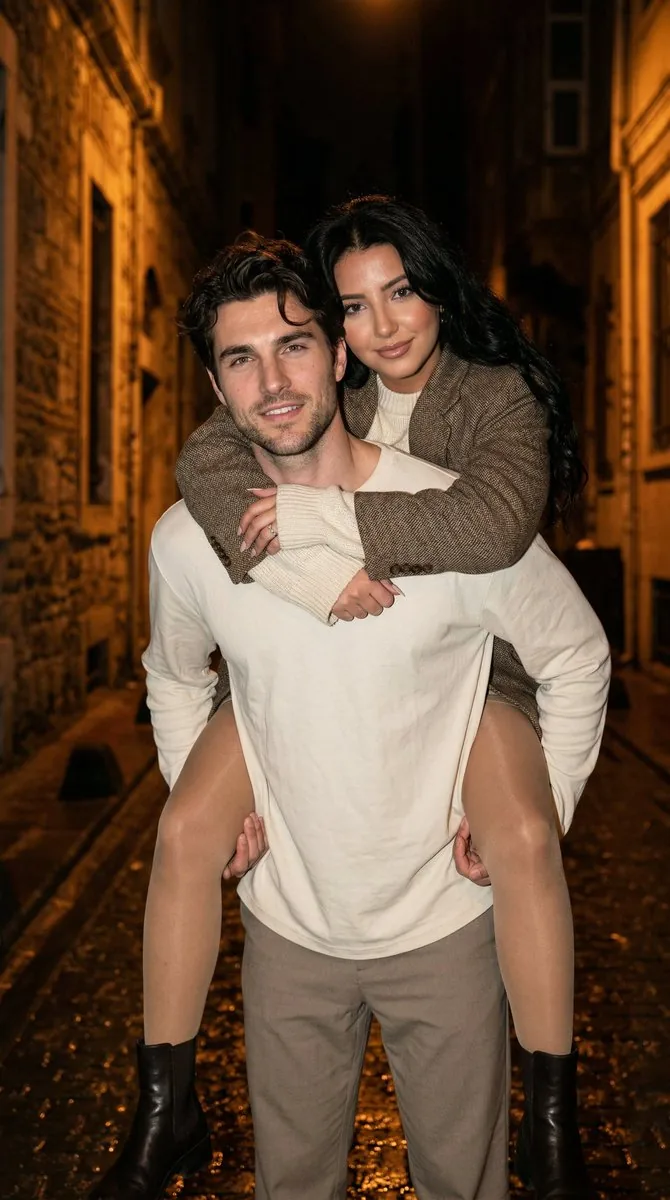 Romantic Piggyback Scene in Istanbul at Night - Nano Banana Pro AI Prompt for Social Media Post reference