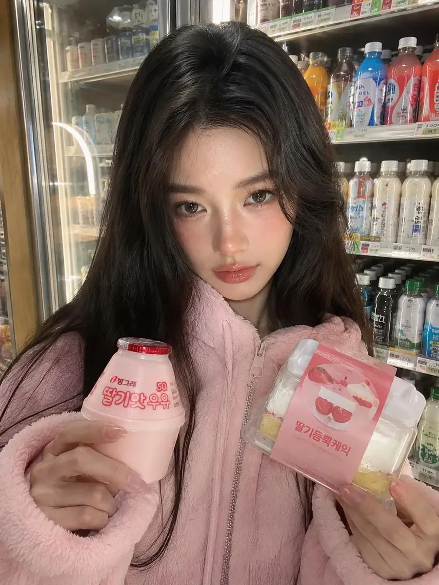 Korean Convenience Store Portrait reference