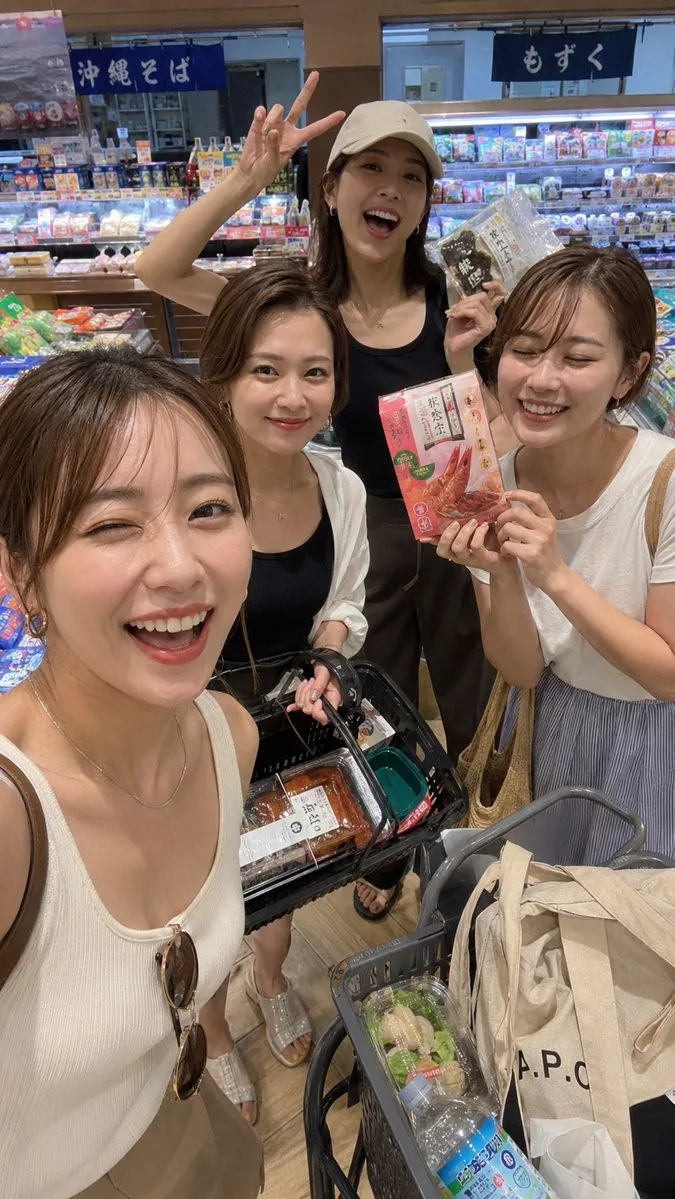 Vacation Grocery Selfie reference