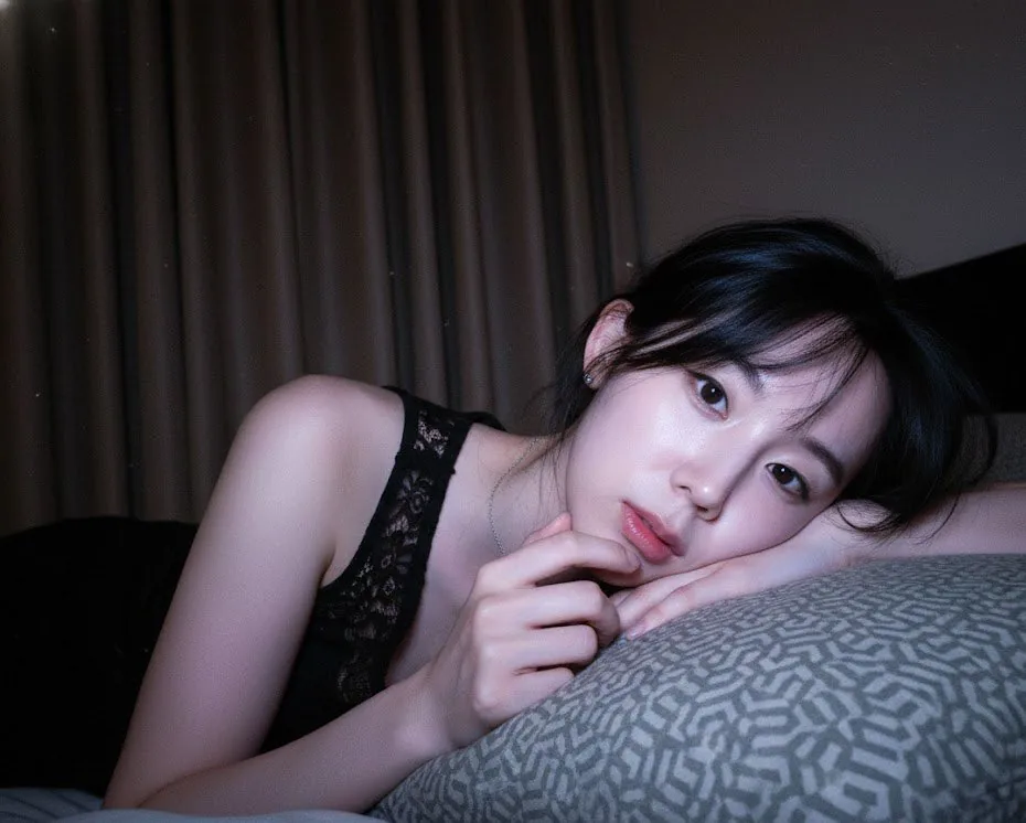 Low-Light Bedroom Selfie Prompt for Nano Banana/Gemini Pro reference