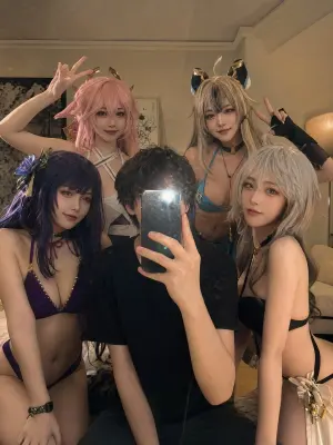 Anime Cosplay Mirror Selfie