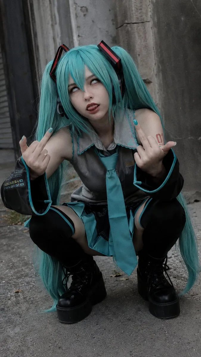 Realistic Hatsune Miku Selfie reference