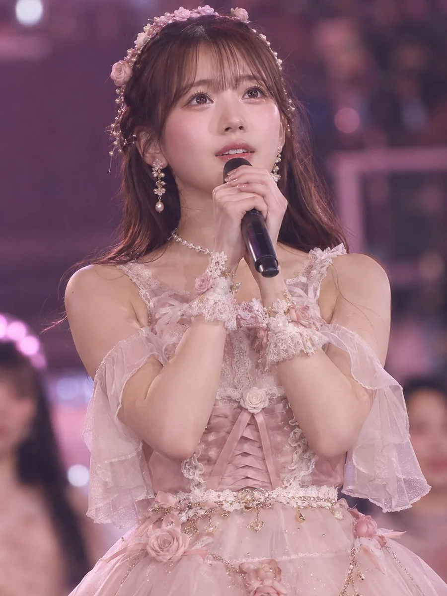 Once-in-a-Millennium Idol Stage Photo reference