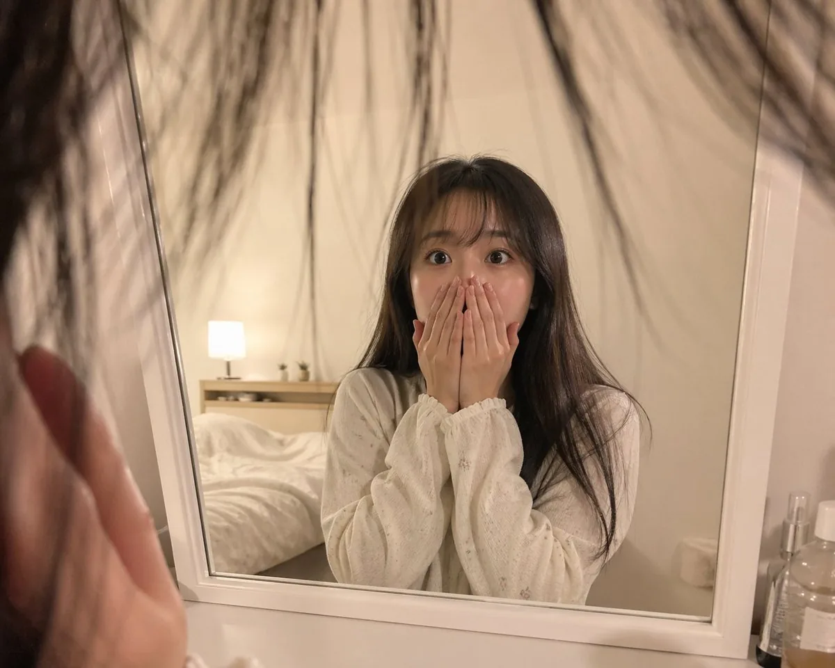 First-Person Mirror Bedroom Photo reference
