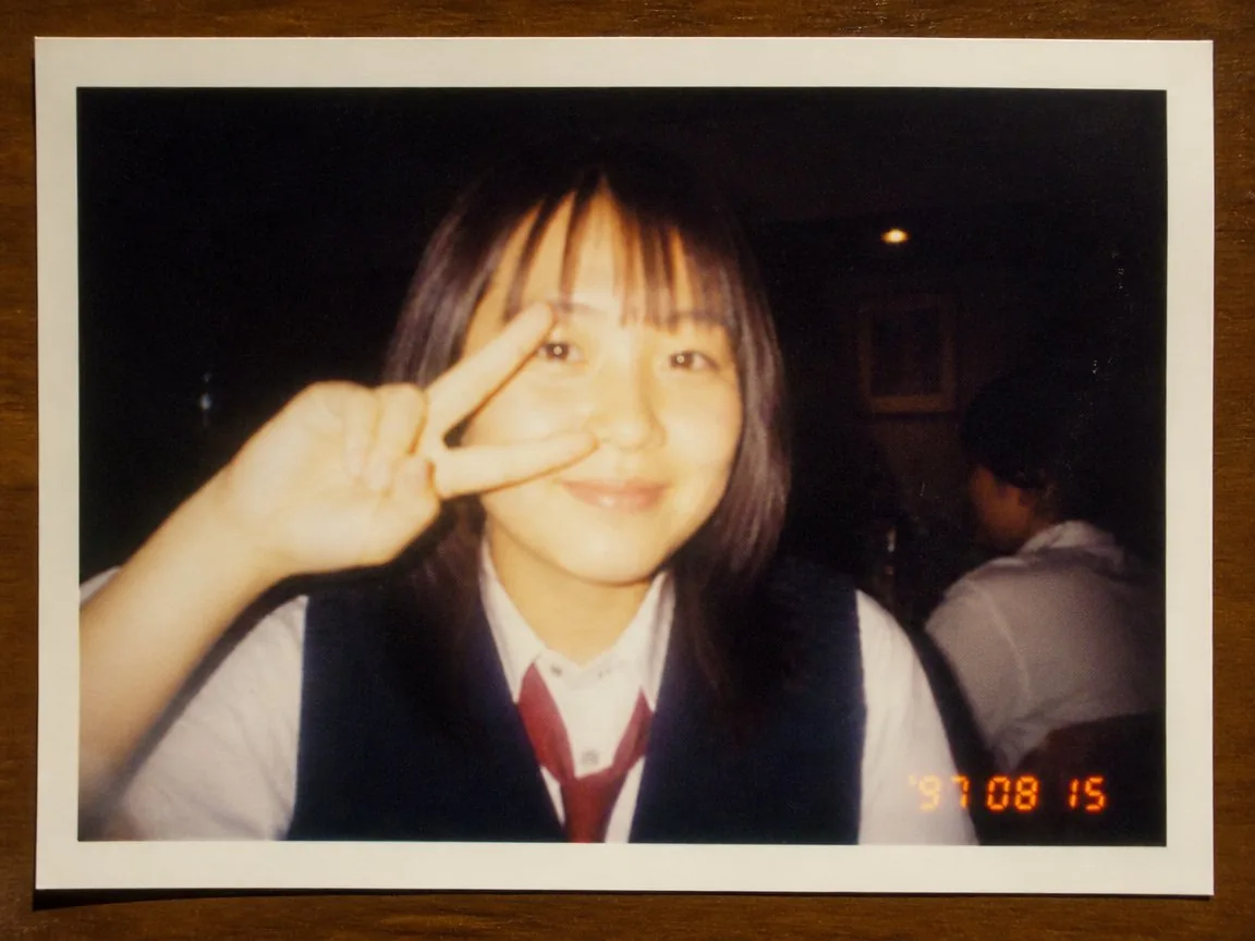 90s Disposable Camera Photo Simulation reference