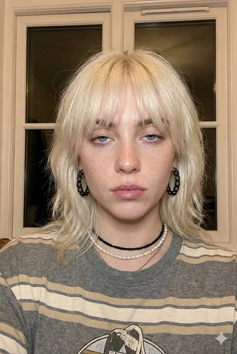 Photorealistic Billie Eilish Selfie (Blonde Era) - Nano Banana Pro AI Prompt for Social Media Post reference