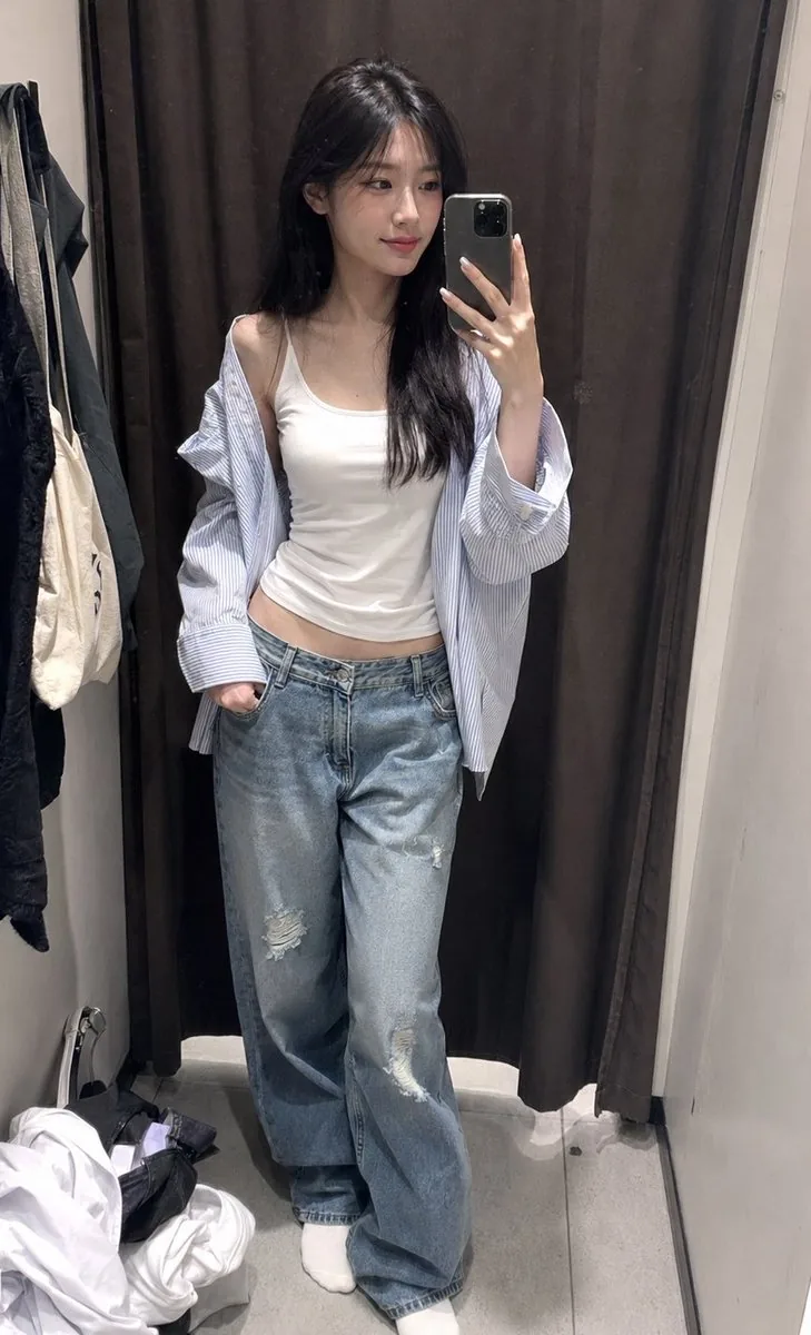 ZARA Fitting Room Mirror Selfie reference