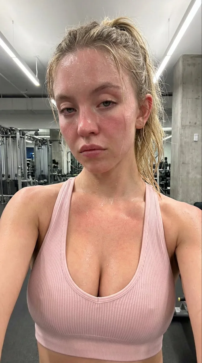 Intimate Post-Workout Gym Selfie - Nano Banana Pro AI Prompt for Social Media Post reference