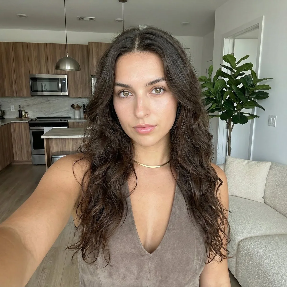 Clean Girl Aesthetic Selfie in Upscale Apartment (JSON Format) - Nano Banana Pro AI Prompt for Social Media Post reference
