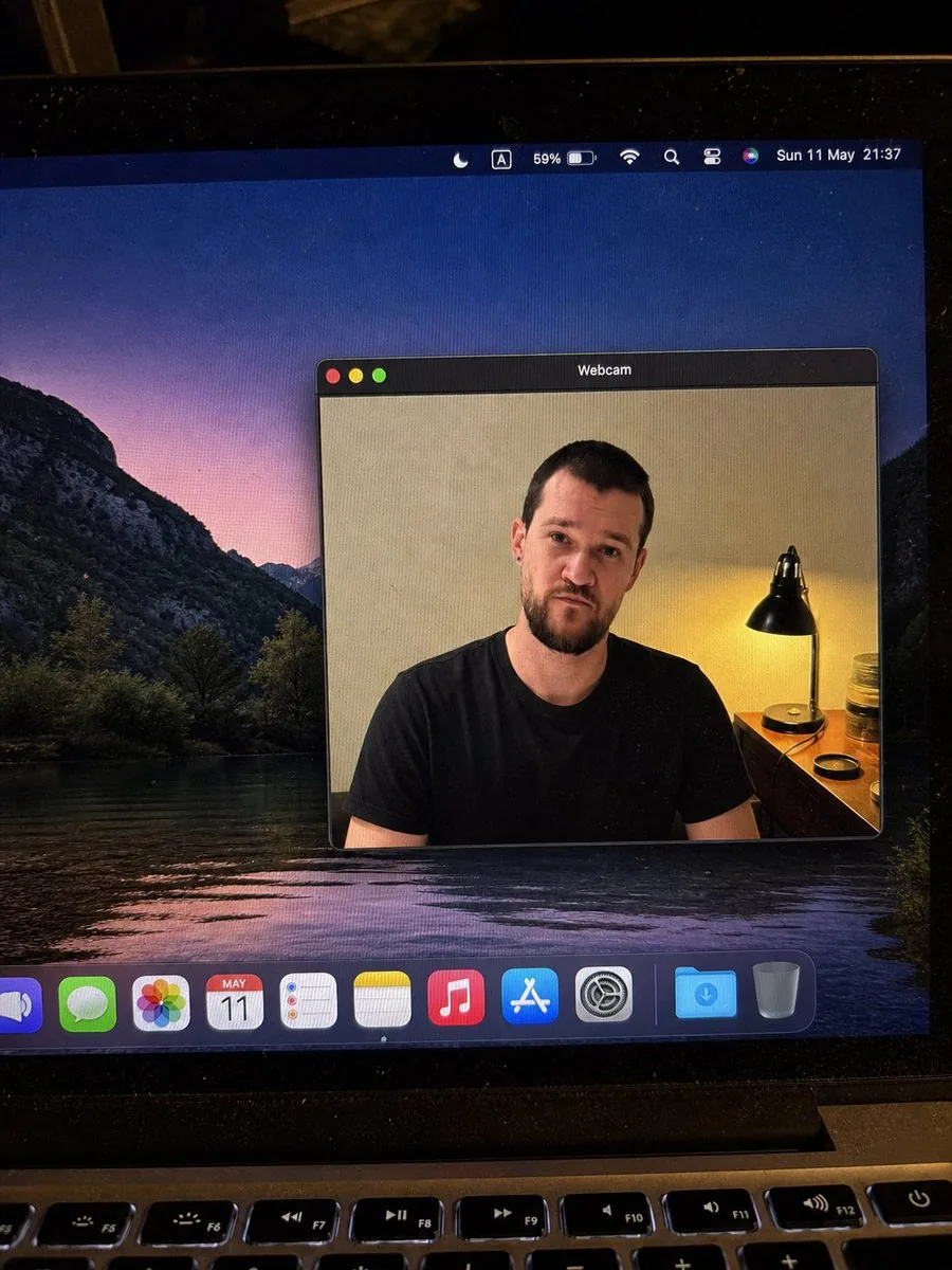 MacBook Webcam Window Photo reference
