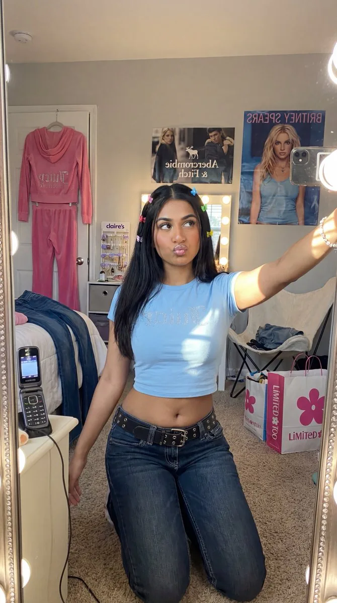 Y2K Diva Mirror Selfie in Mall-Themed Bedroom - Nano Banana Pro AI Prompt reference