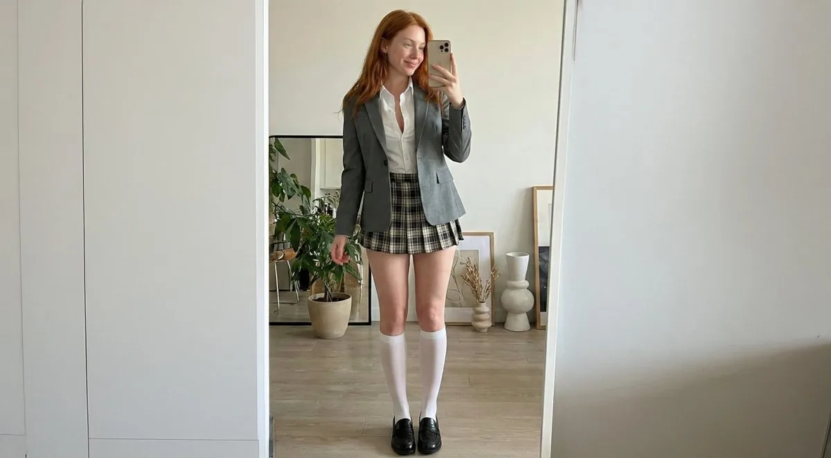 College Girl Mirror Selfie with Identity Lock - Nano Banana Pro AI Prompt for Social Media Post reference