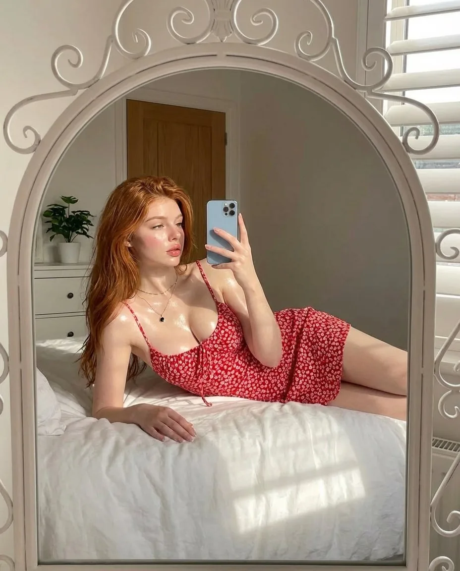 Aesthetic Mirror Selfie in Sunlight reference
