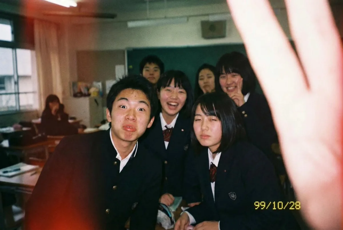 Low-quality disposable camera high school snapshot prompt reference