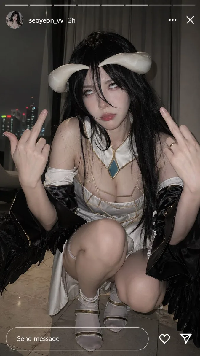 Albedo Cosplay Instagram Story reference