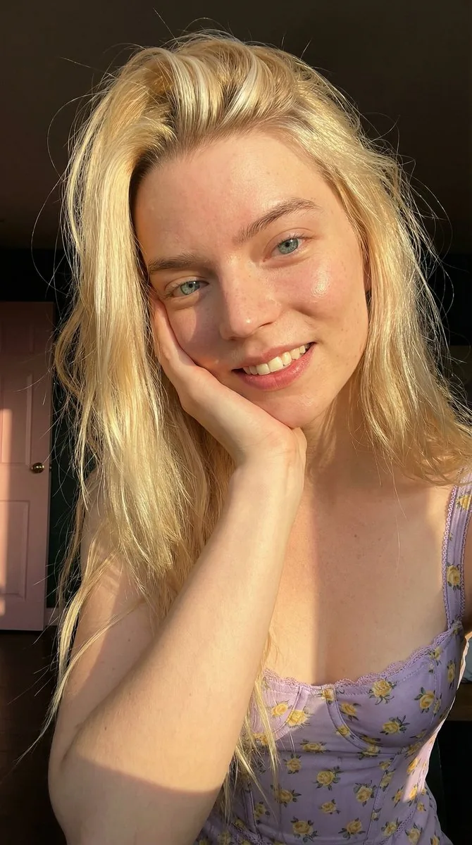 Sun-Kissed Golden Hour Portrait of Anya Taylor-Joy - Nano Banana Pro AI Prompt for Social Media Post reference