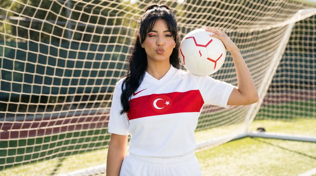 Sporty Outdoor Portrait with Turkey Soccer Kit - Nano Banana Pro AI Prompt for Social Media Post reference