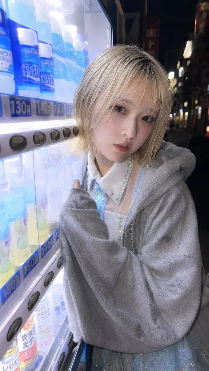 Ultra-Wide Vending Machine Portrait reference