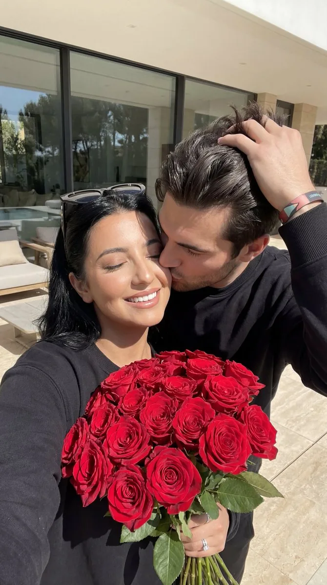 Photorealistic Couple Portrait with Harsh Midday Sun and Red Roses - Nano Banana Pro AI Prompt for Social Media Post reference