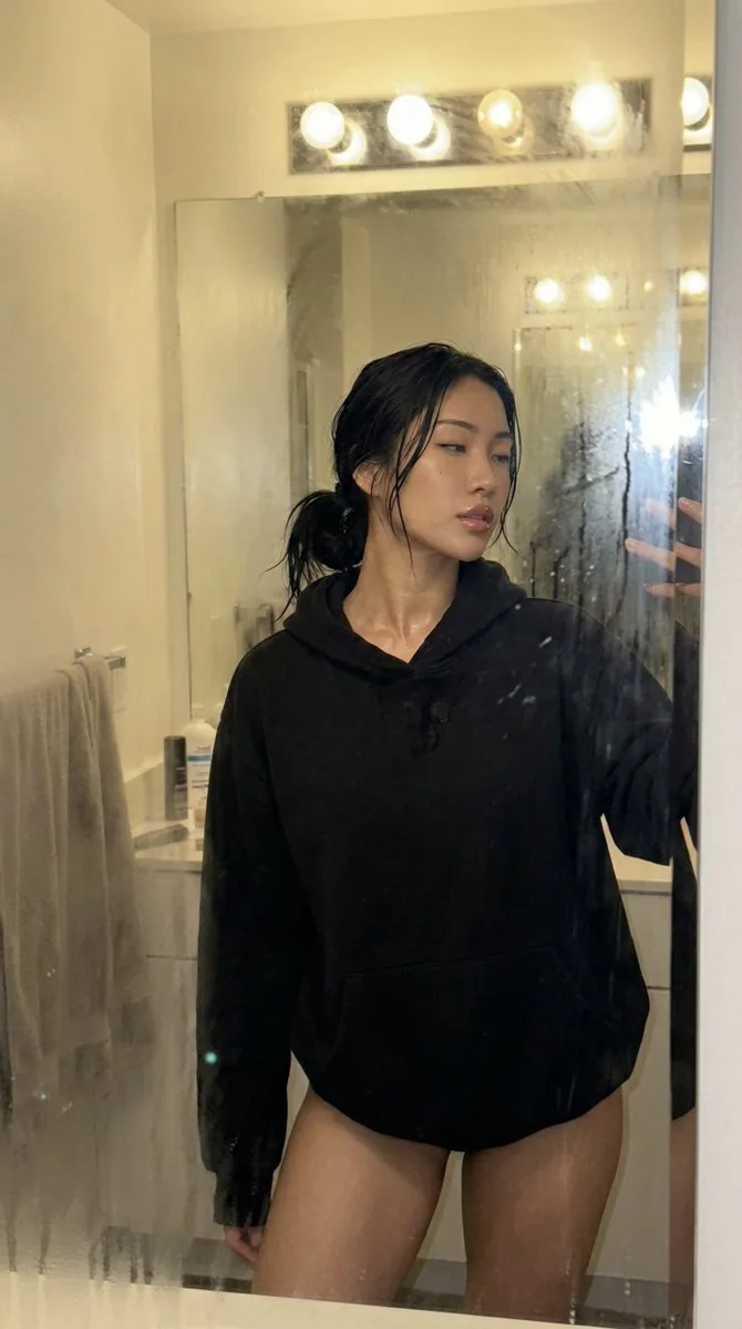 Steamy Mirror Selfie Prompt - Nano Banana Pro AI Prompt for Social Media Post reference